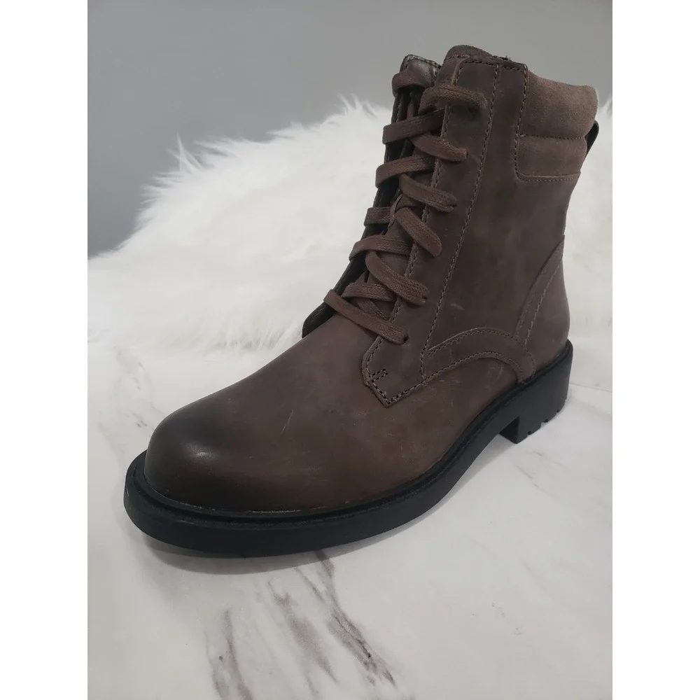 NEW NO BOX SZ 6 Clarks Orinoco 2 Spice Taupe Nubuck BOOTS BOOTIE SIDE ZIP COMBAT